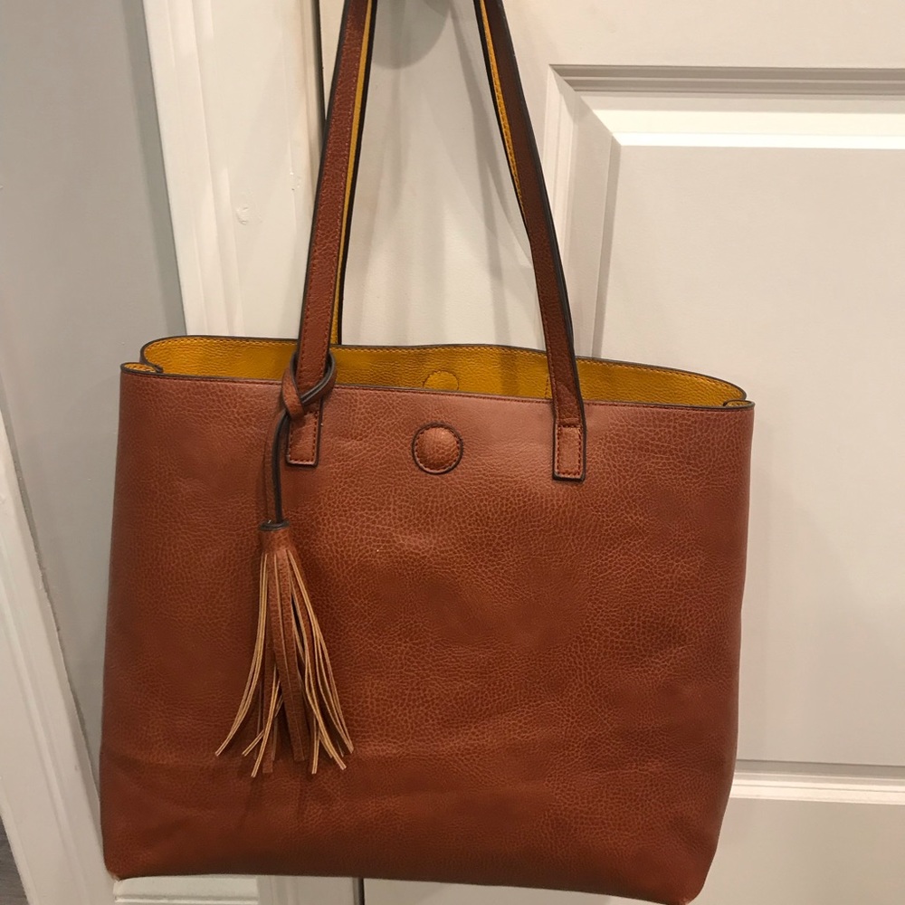 Reversible brown/yellow bag with matching pouch